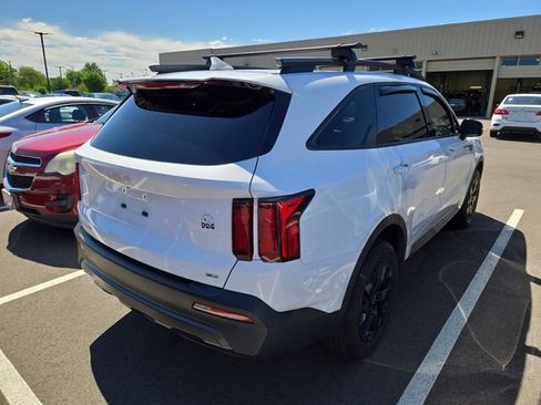 Used 2023 Kia Sorento S w/ Panoramic Sunroof Package AWD/4WD image 4