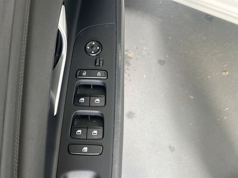 Used 2023 Hyundai Elantra SEL w/ Convenience Package image 18