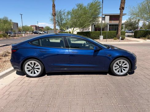 Used 2022 Tesla Model 3 Standard Range RWD image 2