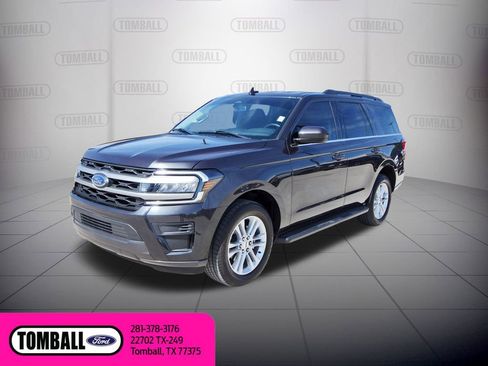 Certified 2024 Ford Expedition XLT image 3