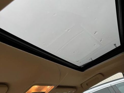 Used 2017 Toyota Highlander XLE w/ Carpet Mat Package image 6