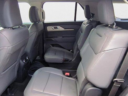 New 2025 Ford Explorer Active w/ Active Comfort Package image 14