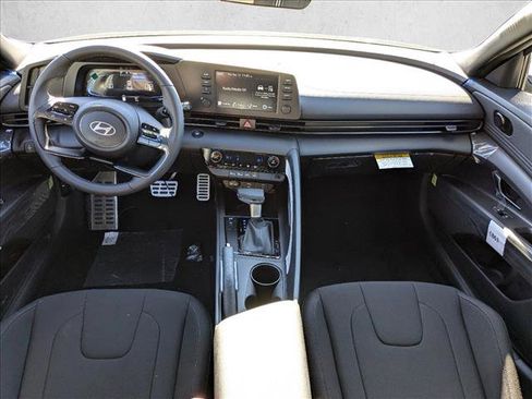Used 2025 Hyundai Elantra Sport image 19