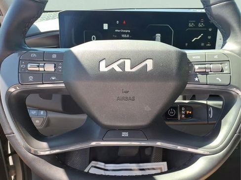 Used 2024 Kia EV9 Light Long Range RWD image 12