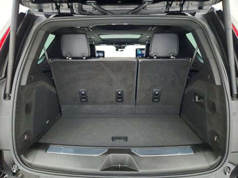 Used 2024 Cadillac Escalade Premium Luxury image 32