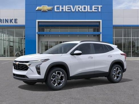 New 2026 Chevrolet Trax LT w/ Driver Confidence Package FWD image 2