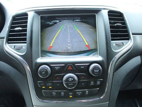 Used 2017 Jeep Grand Cherokee Altitude RWD image 18