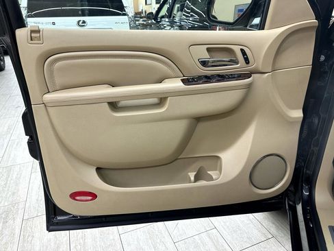 Used 2011 Cadillac Escalade EXT Premium image 16