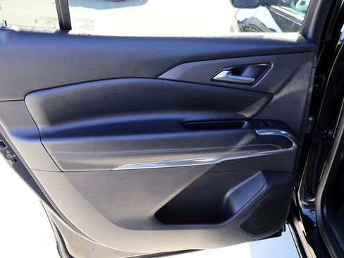 Used 2026 Chevrolet Traverse LT FWD image 12