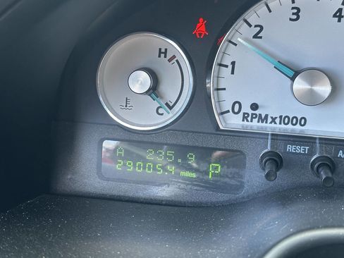 Used 2004 Ford Thunderbird RWD image 10