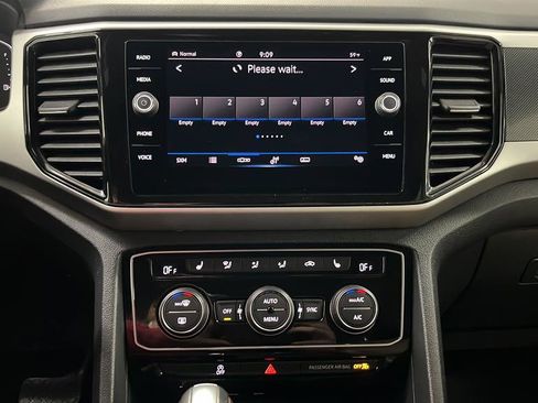 Used 2022 Volkswagen Atlas Cross Sport SE AWD/4WD image 12