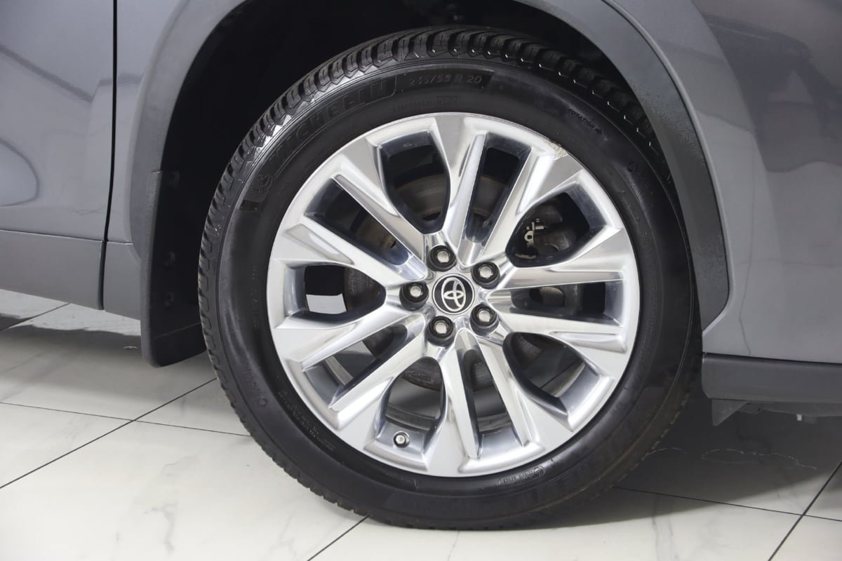 Used 2023 Toyota Highlander Limited AWD/4WD image 16
