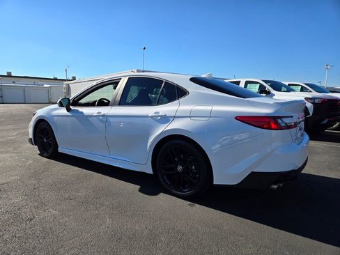 Used 2025 Toyota Camry SE image 4
