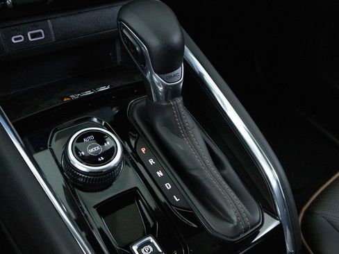 Certified 2023 GMC Canyon AT4 w/ AT4 Premium Package AWD/4WD image 14