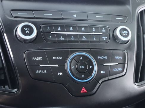 Used 2018 Ford Focus SE FWD image 18