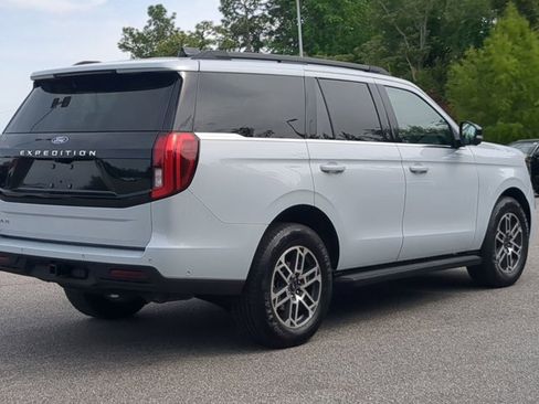 Certified 2025 Ford Expedition Active RWD image 4