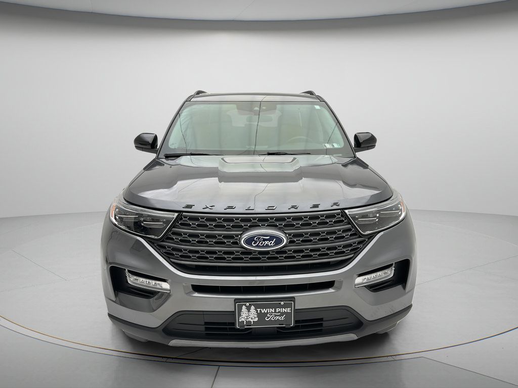 Used 2024 Ford Explorer XLT w/ Equipment Group 202A AWD/4WD image 2