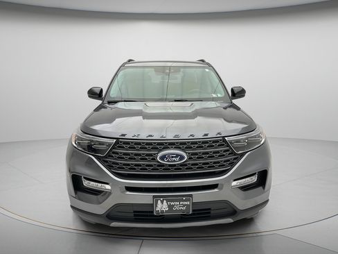 Used 2024 Ford Explorer XLT w/ Equipment Group 202A AWD/4WD image 2