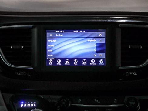 Used 2019 Chrysler Pacifica Touring image 14