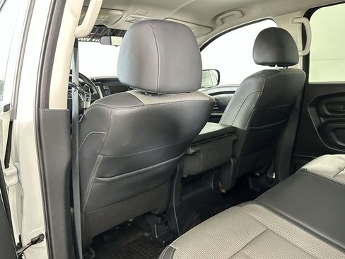 Used 2019 Nissan Titan S AWD/4WD image 24