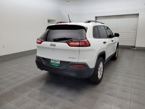 Used 2016 Jeep Cherokee Sport FWD image 7