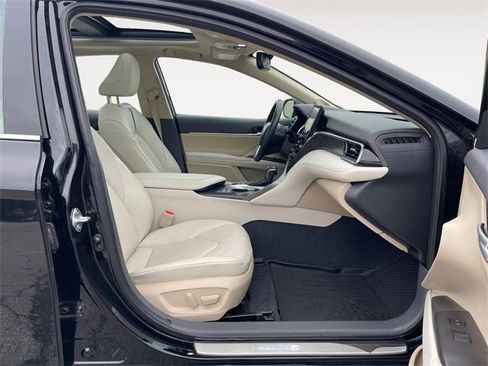 Used 2024 Toyota Camry XLE w/ Navigation Package image 15