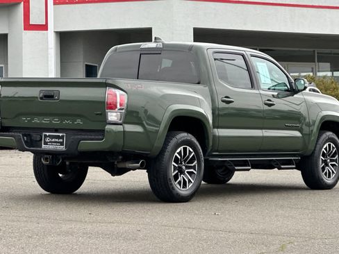 Used 2022 Toyota Tacoma TRD Sport image 2