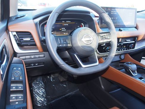 Used 2024 Nissan Rogue Platinum w/ Platinum Premium Package image 16