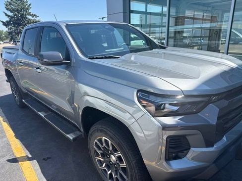 Used 2024 Chevrolet Colorado LT w/ LT Convenience Package III AWD/4WD image 2