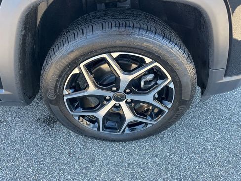 New 2025 Jeep Compass Limited image 9