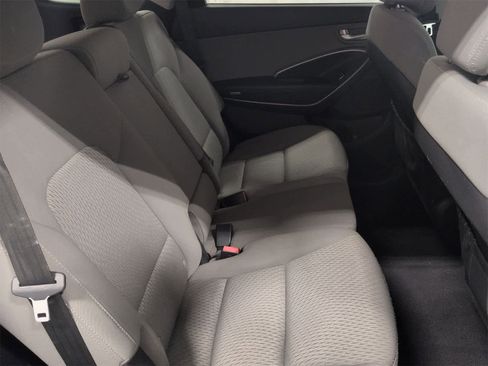 Used 2015 Hyundai Santa Fe GLS image 21