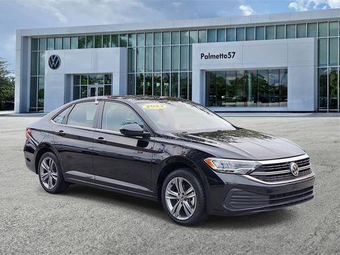 Certified 2022 Volkswagen Jetta SE image 3