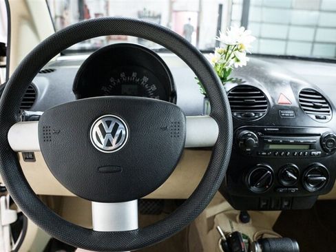 Used 2005 Volkswagen Beetle GLS FWD image 19