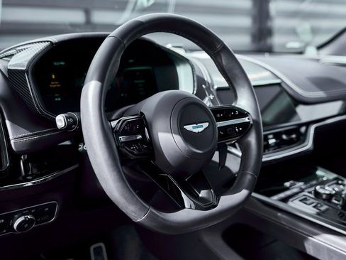 Used 2025 Aston Martin DBX 707 image 36