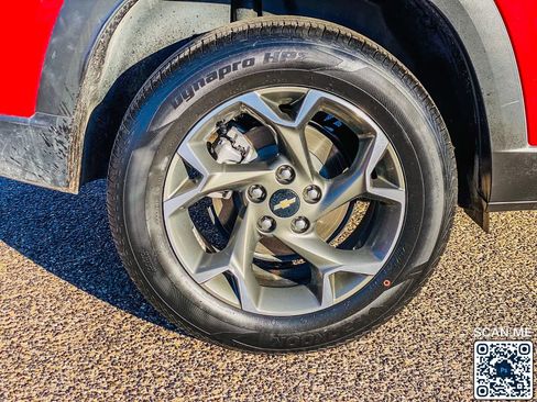 Used 2025 Chevrolet Trax LT w/ Driver Confidence Package image 11