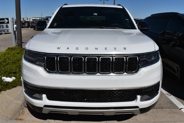 Used 2023 Jeep Wagoneer L Series II AWD/4WD image 2
