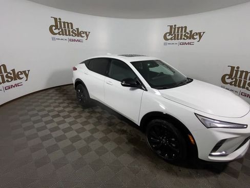 Used 2024 Buick Envista Sport Touring w/ Convenience I Package image 2