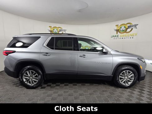 Used 2023 Chevrolet Traverse LT w/ Rear Camera Mirror Package image 10