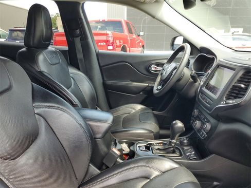 Used 2023 Jeep Cherokee Altitude Lux image 35