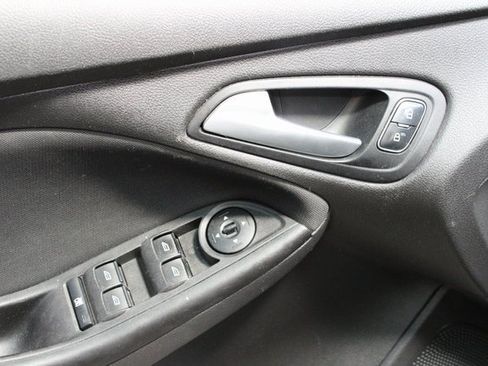 Used 2018 Ford Focus SE image 12