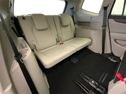 Used 2025 Volkswagen Atlas SEL image 28