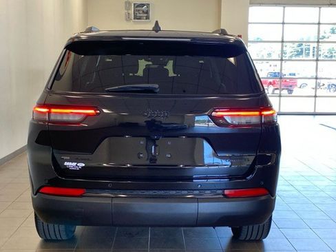 Used 2023 Jeep Grand Cherokee L Limited w/ Black Appearance Package AWD/4WD image 6