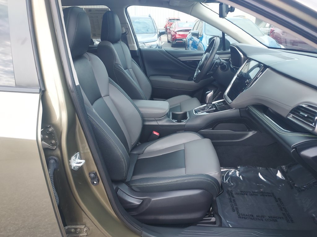 Certified 2025 Subaru Outback Onyx Edition AWD/4WD image 32