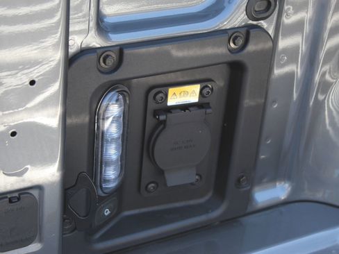New 2025 Ford Maverick XLT w/ XLT Luxury Package FWD image 19