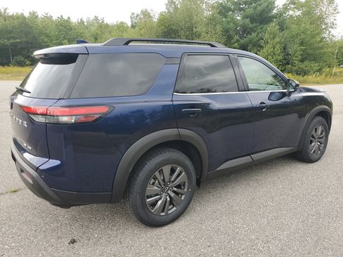 Certified 2024 Nissan Pathfinder SV image 5