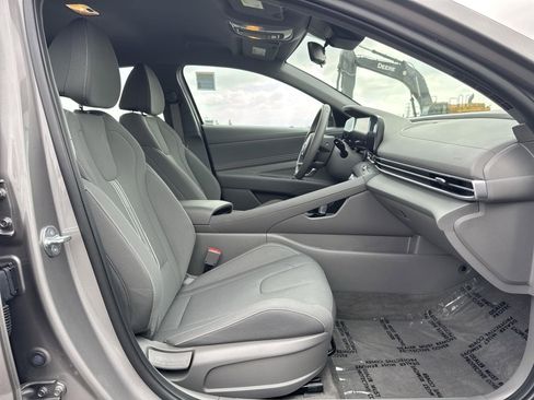 Used 2023 Hyundai Elantra SEL w/ Convenience Package image 38