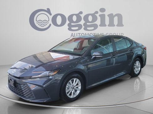 Used 2025 Toyota Camry LE FWD image 35