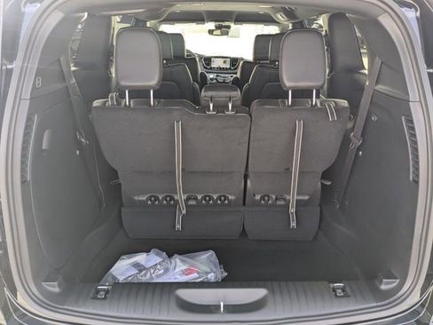 New 2026 Chrysler Pacifica Select image 12