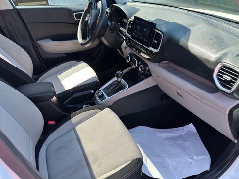 Used 2025 Hyundai Venue SEL image 11