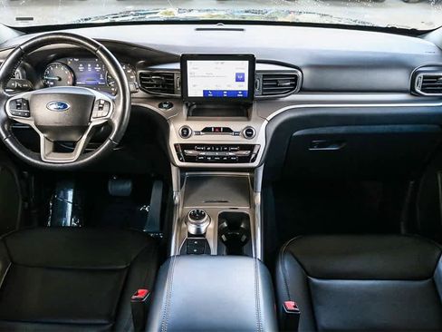 Used 2023 Ford Explorer XLT w/ Equipment Group 202A image 12